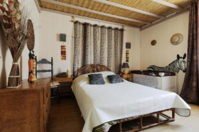Гостиница Gîte les Hirondelles  Сен-Поль-Де-Фенує